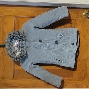 Like new condition girls size 6 to 7 Old Navy Coat. Color gray.